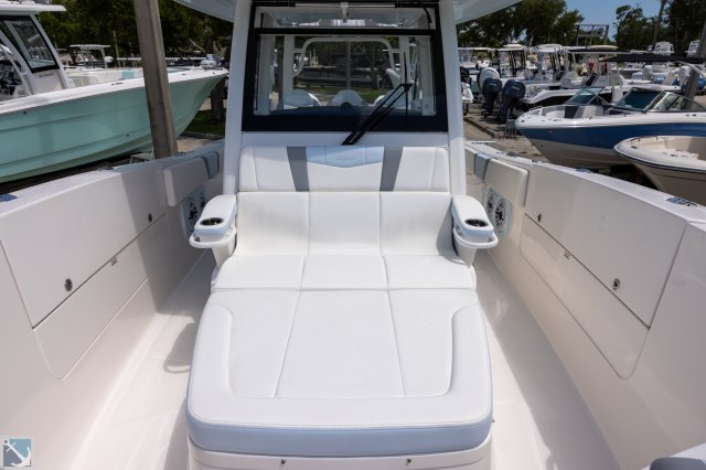 New 2024 Robalo R360  Boat for sale